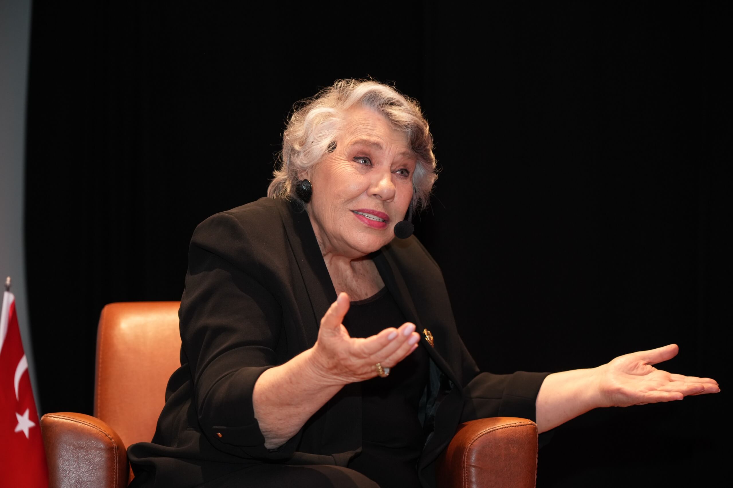 “Ben sadece bir anlatıcıyım”